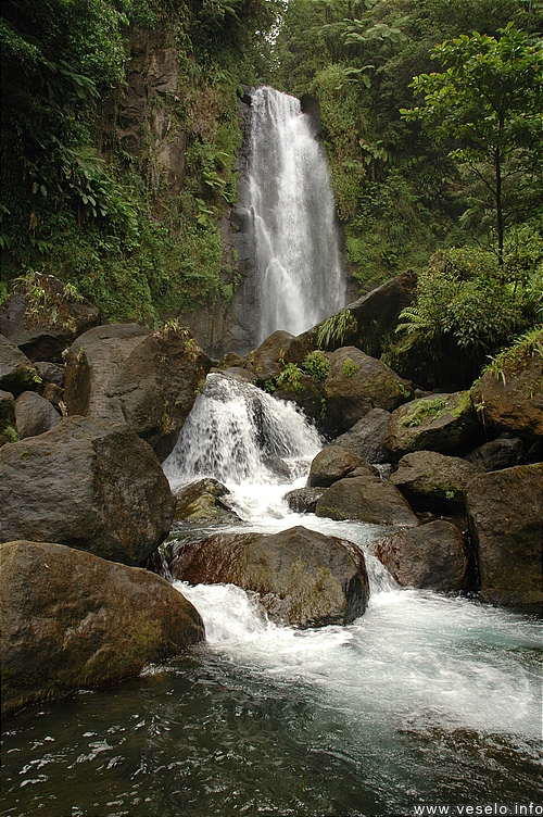 Photography. 500 close view to trafalgar waterfall