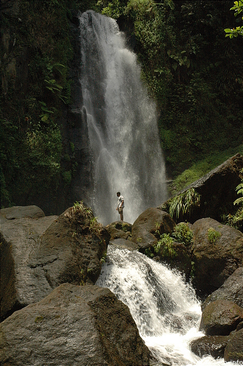 Photography. 530 huge waterfall and rocks