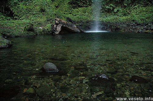 Photography. 251 emerald rocks in the transparent water